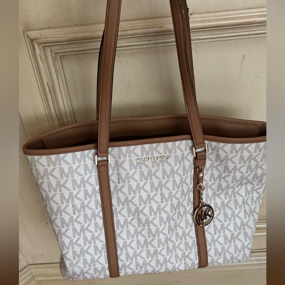 Michael Kors large signature tote - Picture 7 of 7